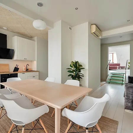 3-story Penthouse In Old *