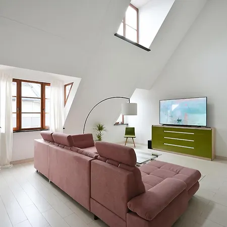 3-story Penthouse In Old Апартаменти