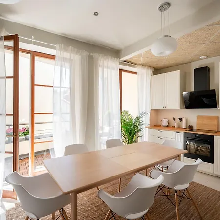 3-story Penthouse In Old 아파트 리가