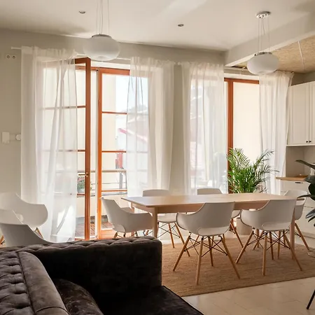 Apartment 3-story Penthouse In Old