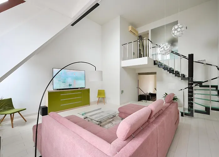 Апартаменты 3-story Penthouse In Old